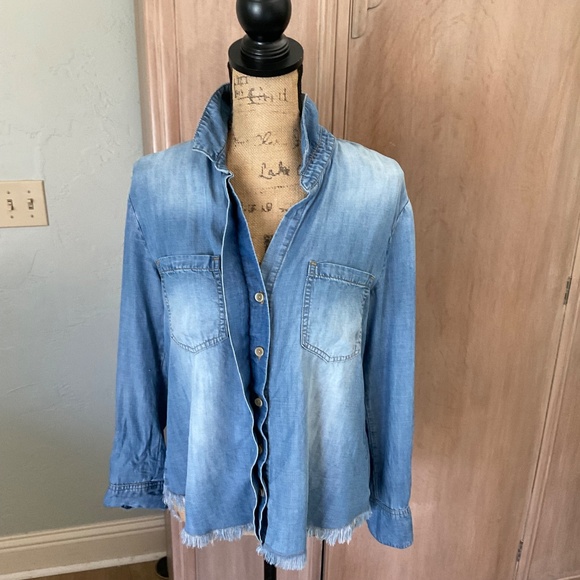 Anthropologie Cloth & Stone Chambray Button Down denim western boho summer layer - Picture 3 of 16